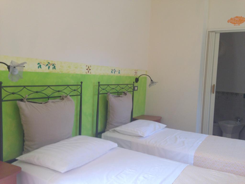 Giardino Di Sicilia Guest House Sant'Agata di Militello Room photo
